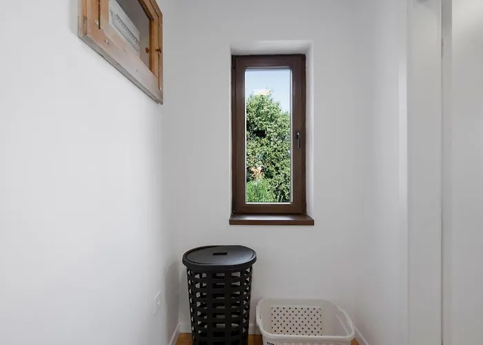 Lovely In With Wifi Apartman