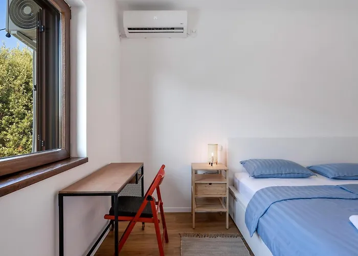 Lovely In With Wifi דירה