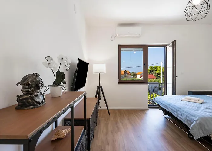 Lovely In With Wifi Apartman Brodarica